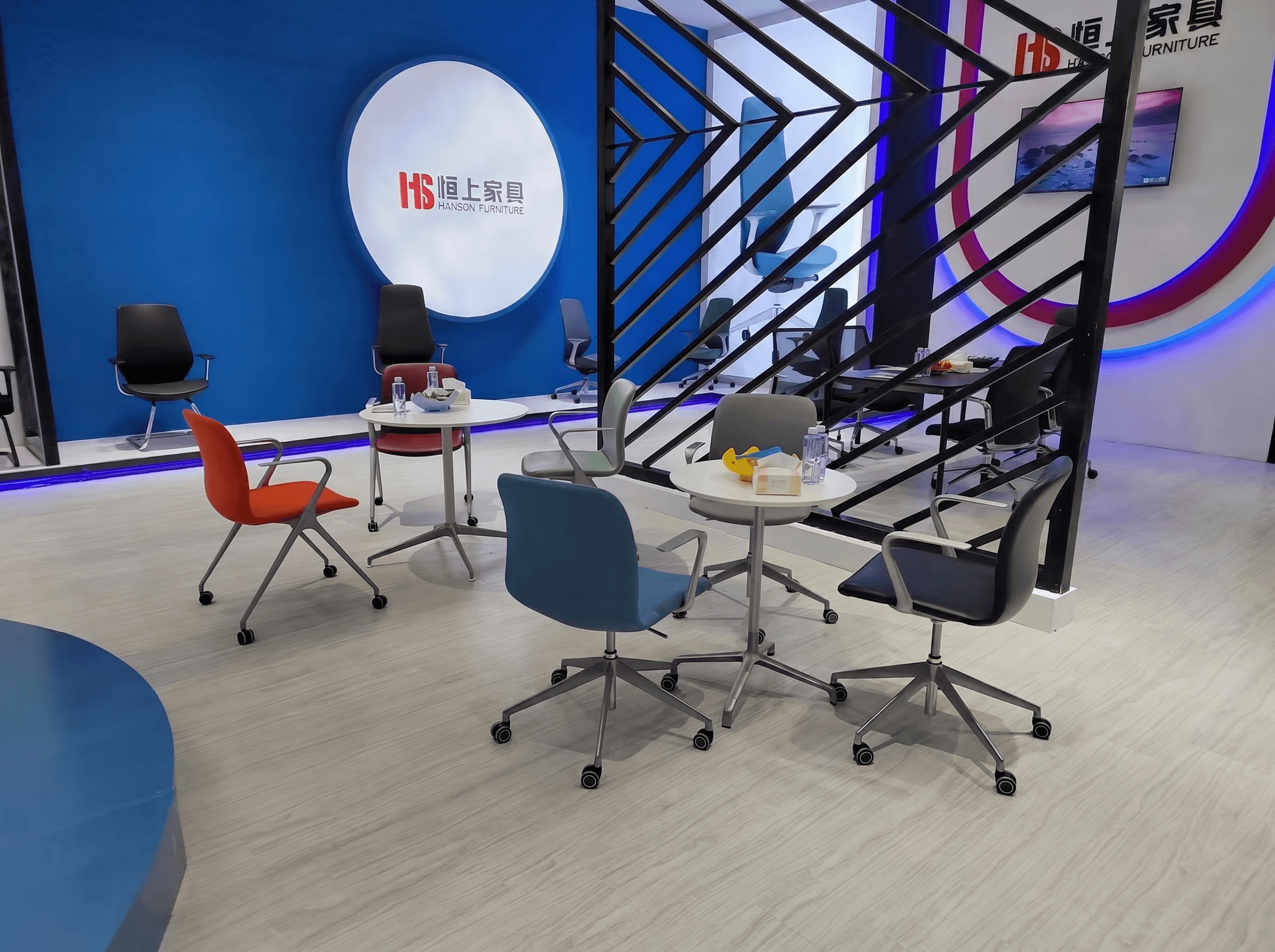 Hanson Furnitureのミーティングチェア展示エリア