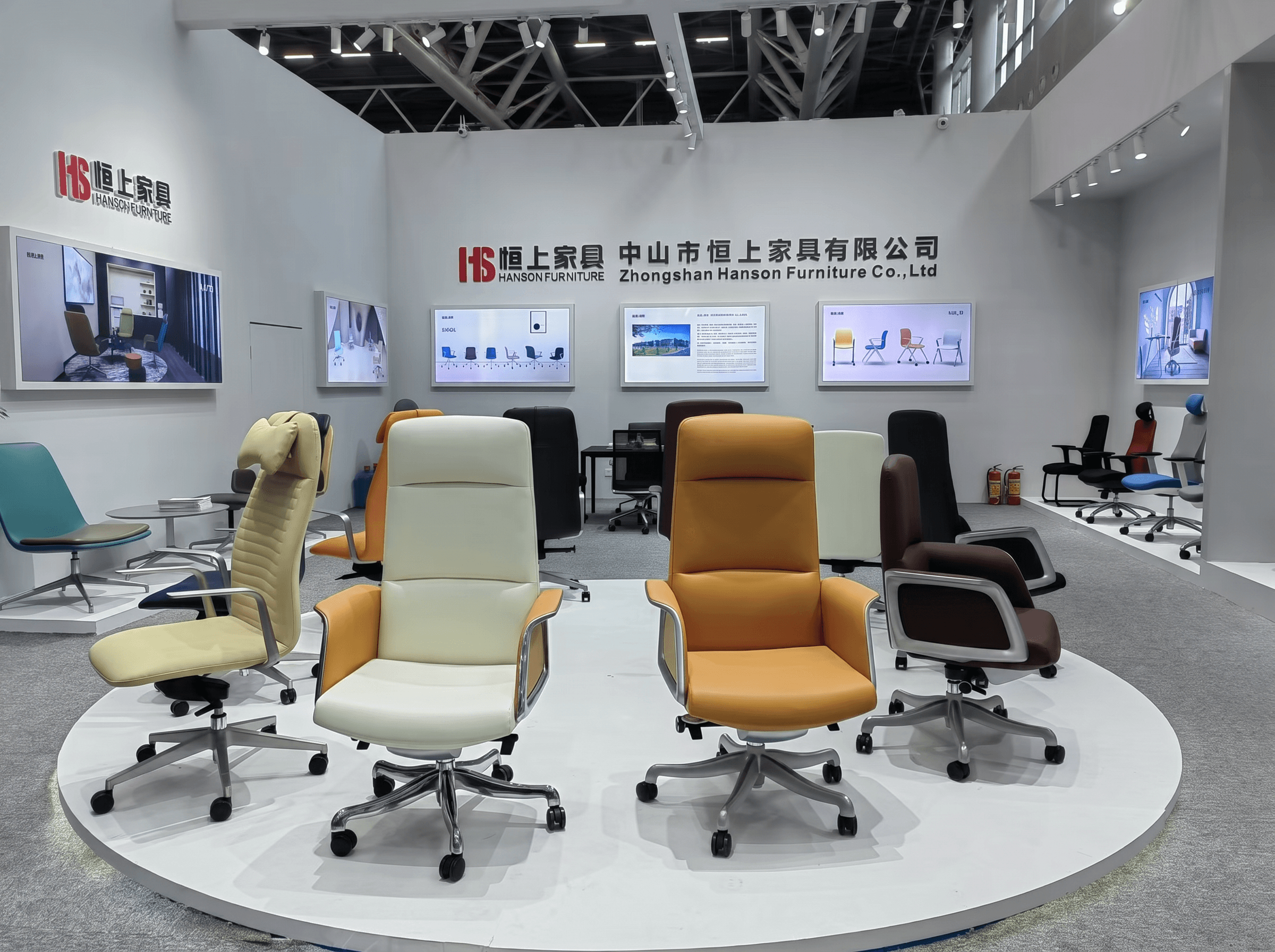Hanson Furnitureのエグゼクティブチェア展示