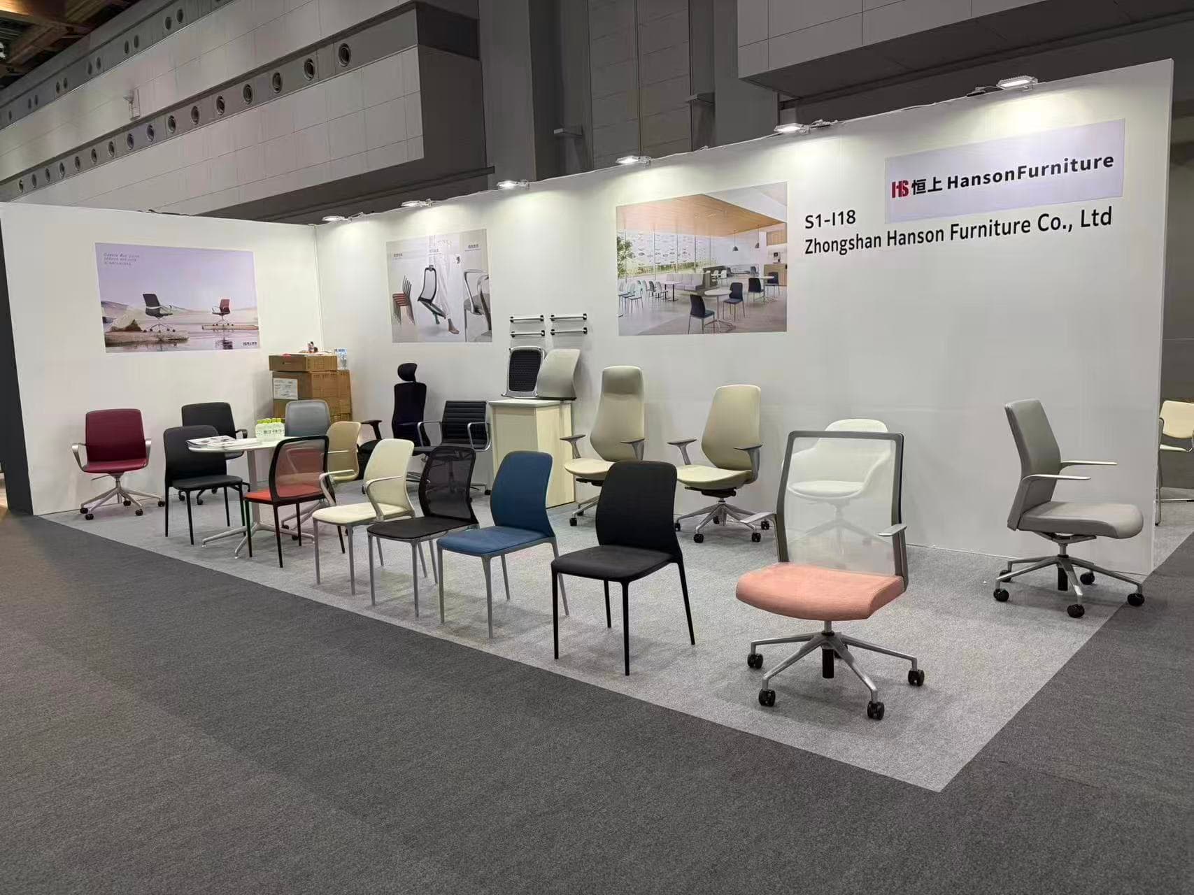 ORGATEC TOKYO 2026に出展したHanson Furnitureの展示ブース